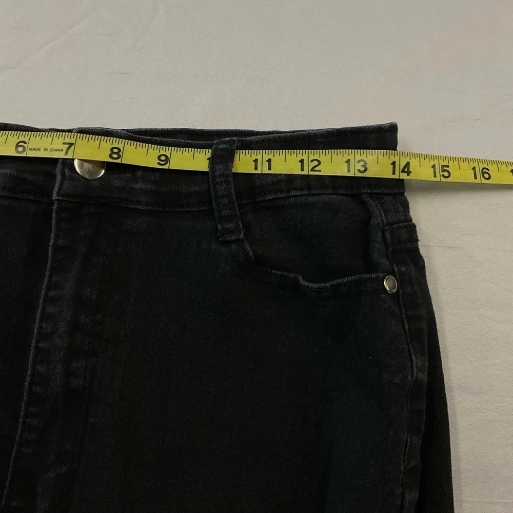 Fashion Nova Women/Junior Black Hole in both Knees Skinny Denim Jeans, sz 13/14